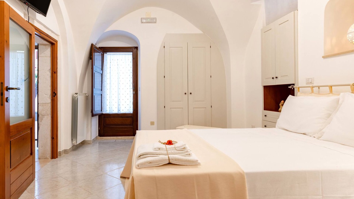 Centro Storico Apartment | Apartment 'Dimora Elio, Civico 46' with Wi-Fi