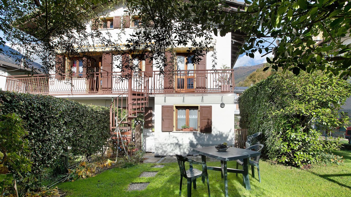 Tovo di Sant'Agata Apartment | Apartment 'Dolce Letizia' with Mountain View, Private Garden & Wi-Fi