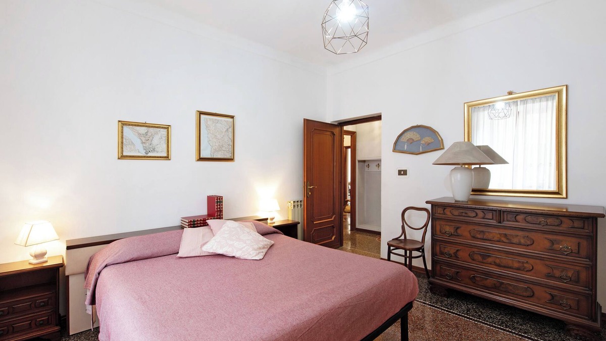 Genoa Apartment | Apartment 'Dolphin House' with Balcony and Wi-Fi