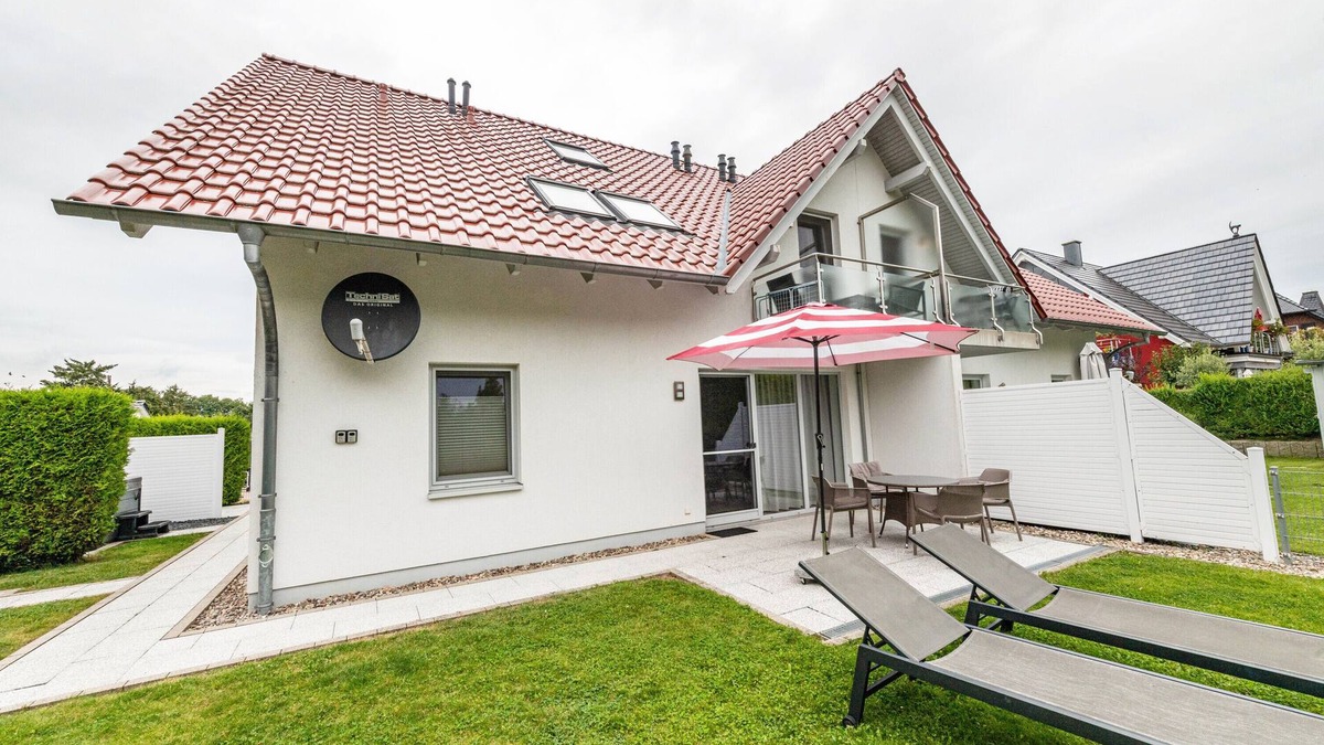 Muritz Apartment | Apartment 'Domizil Eden - Erdgeschoss' with Private Terrace, Private Garden and Wi-Fi