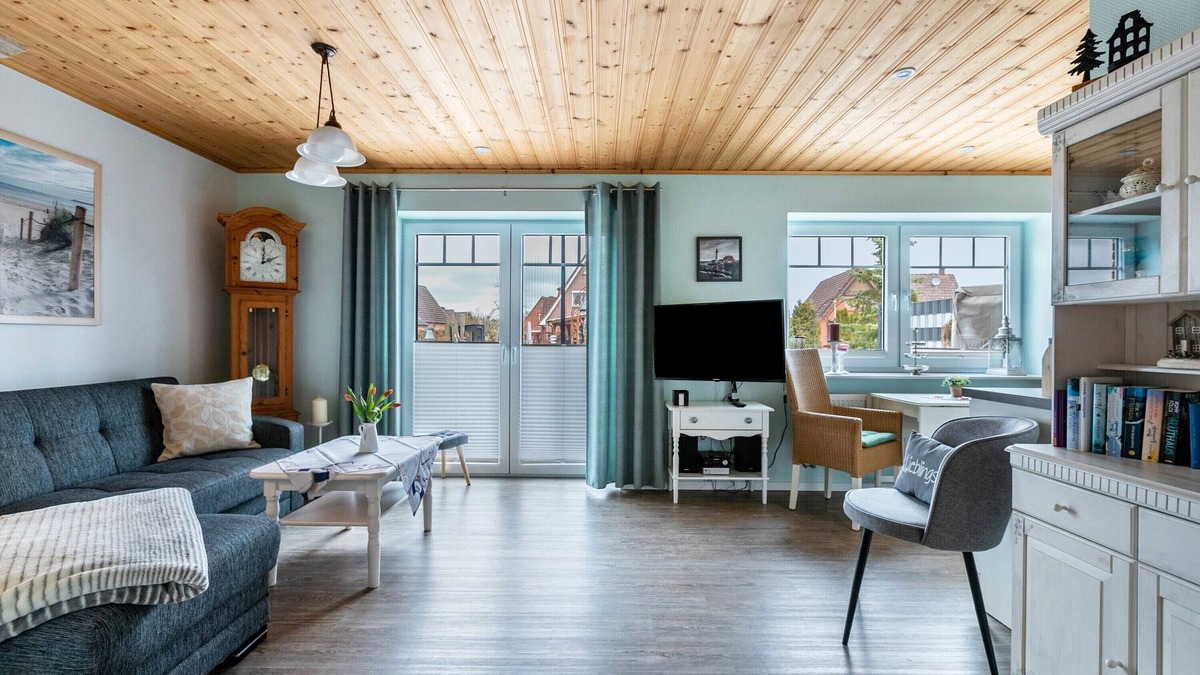 Meldorf Apartment | Apartment 'Doppelhaushälfte Ida' with Private Terrace, Shared Garden and Wi-Fi
