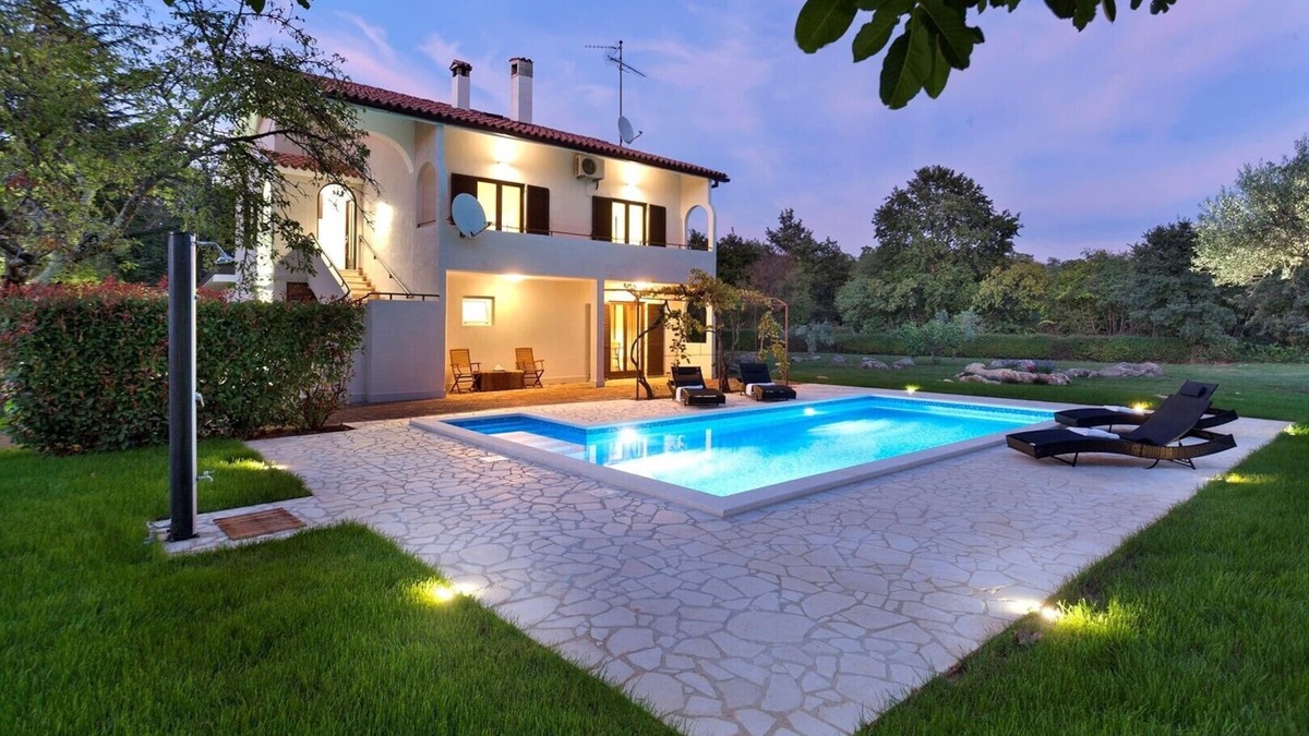 Nova Vas Apartment | Apartment Doris with Private Pool and large Garden