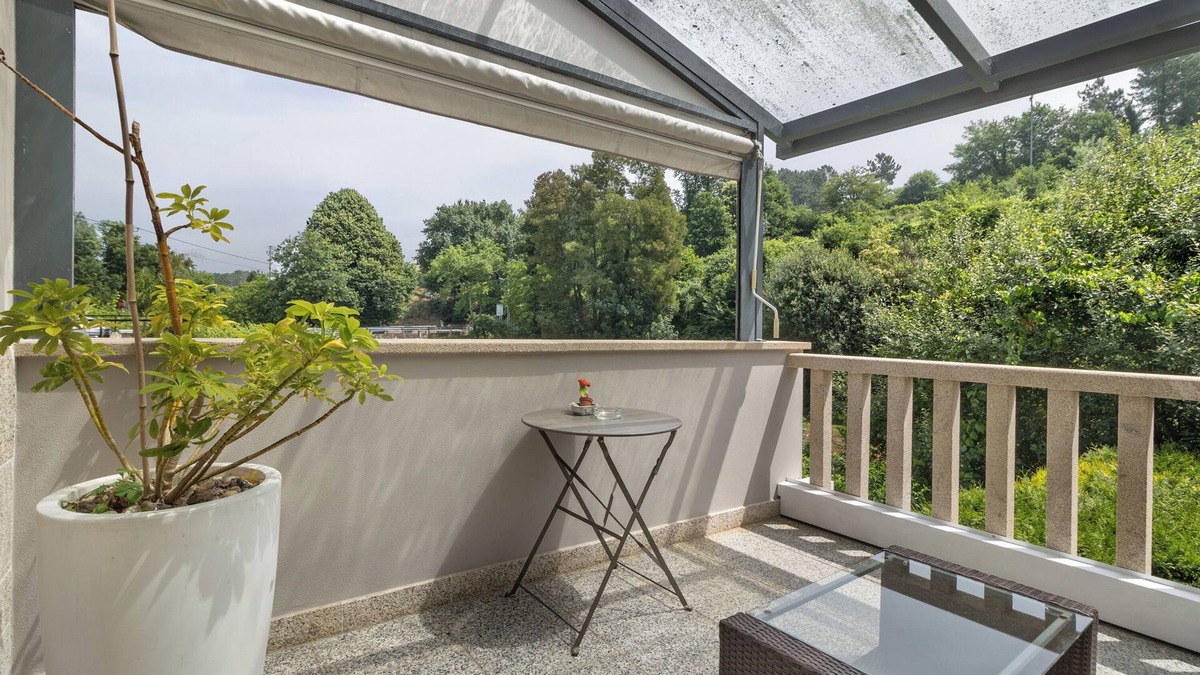Melgaco Apartment | Apartment 'Dos Amores' with Lake View, Wi-Fi and Air Conditioning