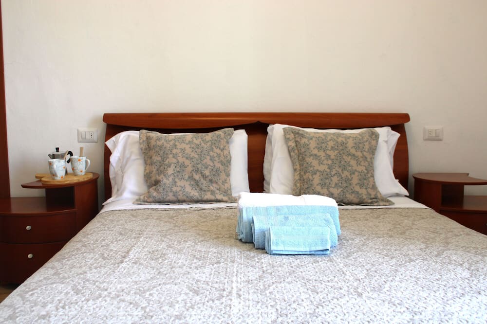 Senna Comasco Apartment | Apartment 'Dream House' with Balcony and Air Conditioning