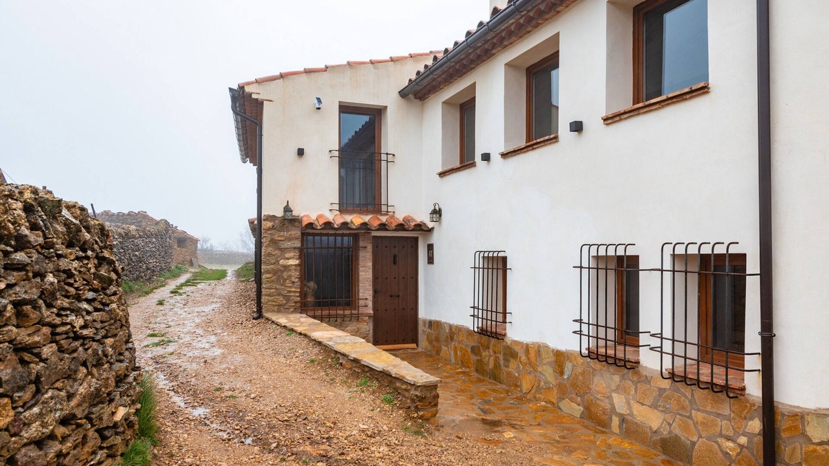 Vilafranca House | Apartment 'El Nido' with Mountain View, Private Terrace and Private Garden
