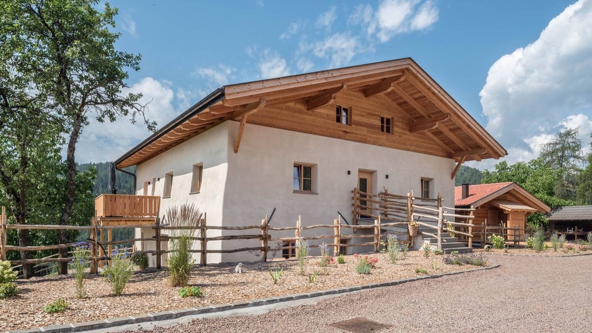 San Genesio Atesino Apartment | Apartment Egger an der Lahn - Dolomiten with Mountain View, Terrace & Wi-Fi