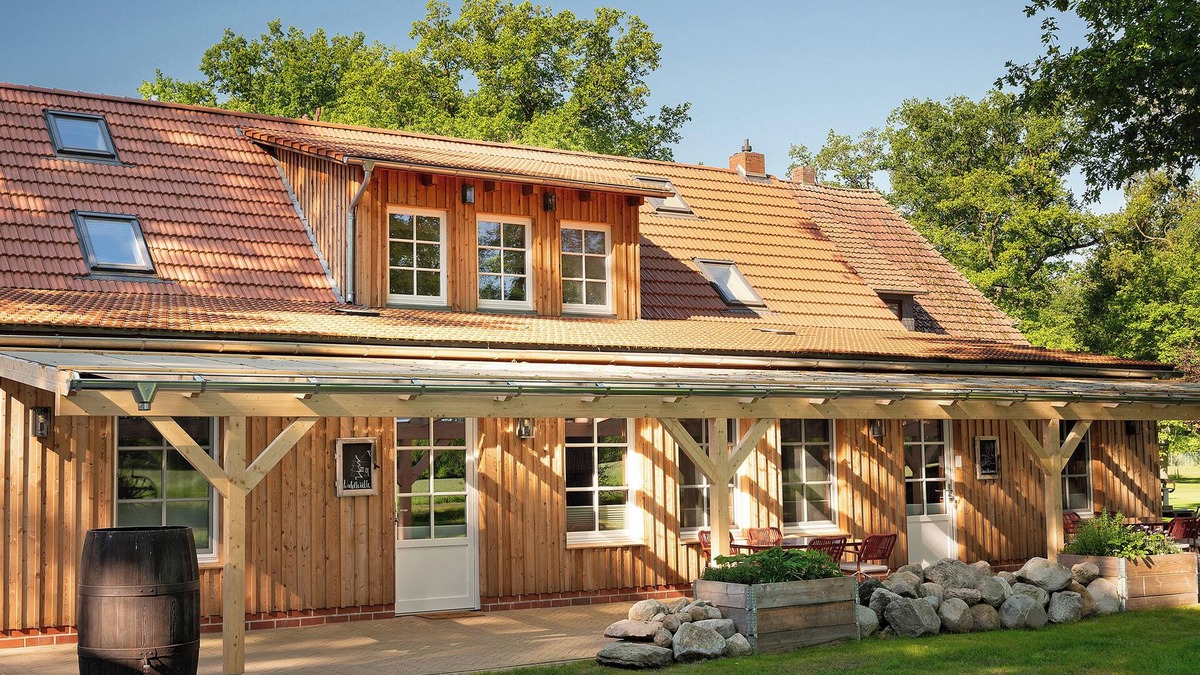 Strohen Apartment | Apartment 'Eichengeflüster' with Private Terrace, Shared Garden and Wi-Fi