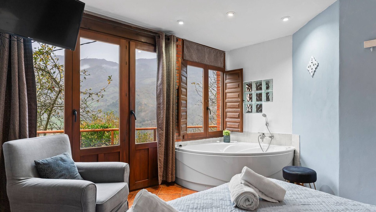 Santa Maria Apartment | Apartment 'El Ablanu, Jacuzzi Y Vistas' with Mountain View, Private Terrace and Wi-Fi