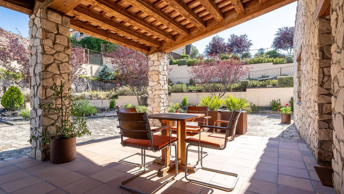 Conesa Apartment | Apartment 'El Clos 5' with Shared Terrace, Shared Garden and Wi-Fi