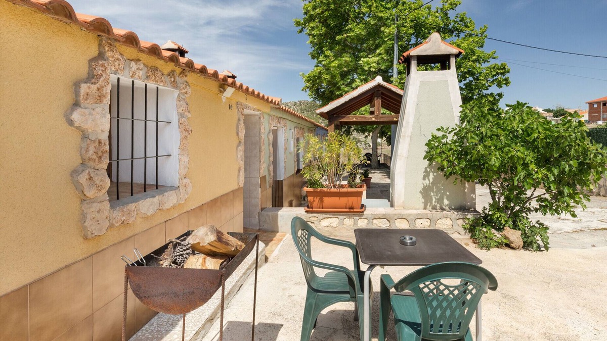 Calar de la Santa House | Apartment 'El Nido' with Mountain View, Shared Pool and Wi-Fi