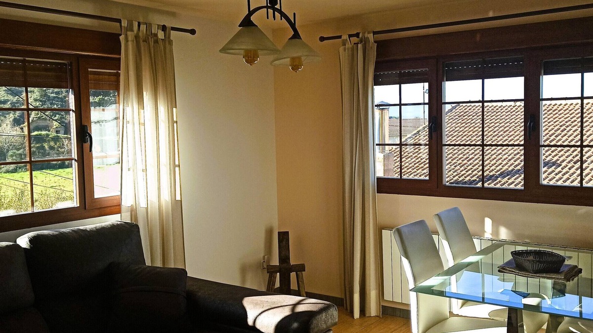 Abalos Apartment | Apartment 'El Guardaviñas Centenales' with Mountain View, Shared Terrace and Wi-Fi