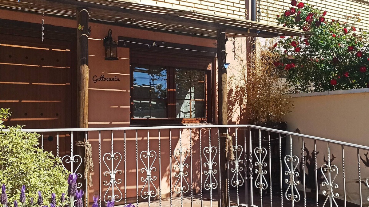 Abalos Apartment | Apartment 'El Guardaviñas Gallocanta' with Mountain View, Shared Terrace and Wi-Fi