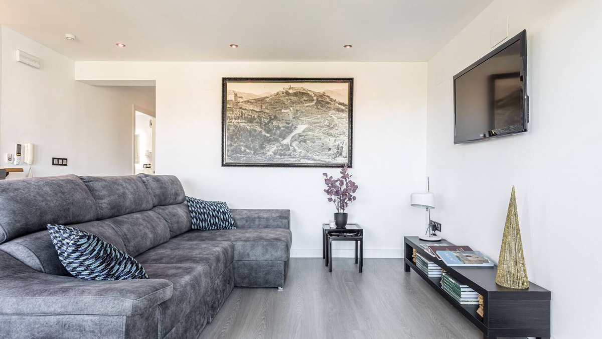 Port de Sagunt Apartment | Apartment 'El Pisito De Gemma' with Balcony, Wi-Fi and Air Conditioning