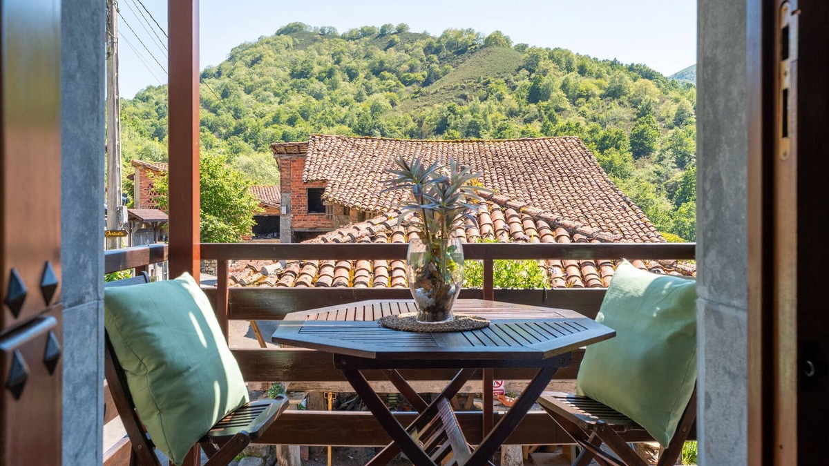 Soto de Cangas Apartment | Apartment 'El Portiellu 2' with Private Terrace, Balcony and Wi-Fi