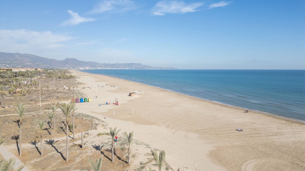 El Grao de Castellon Apartment | Apartment 'Elcano' with Mountain View, Wi-Fi and Air Conditioning