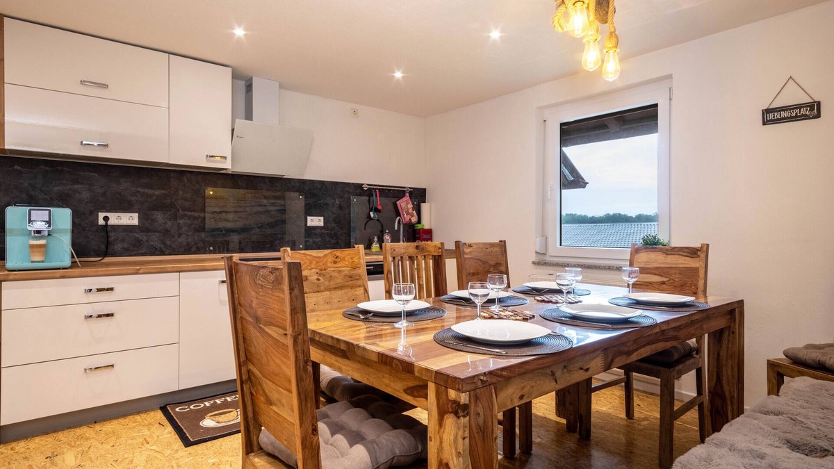 Waggershausen Apartment | Apartment Ellenweiler bis 10 P with Wi-Fi, Terrace & Garden