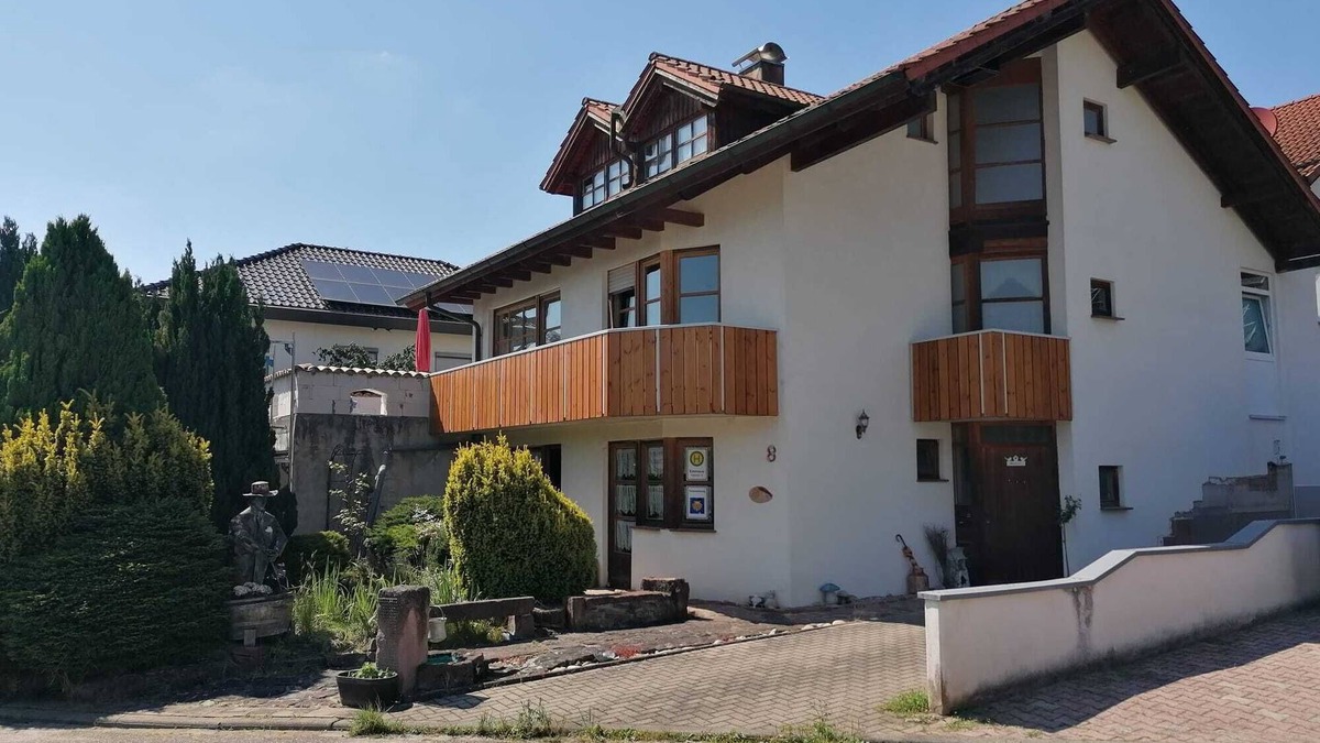 Tiefenbronn Apartment | Apartment 'Emmaus' with Shared Garden and Wi-Fi