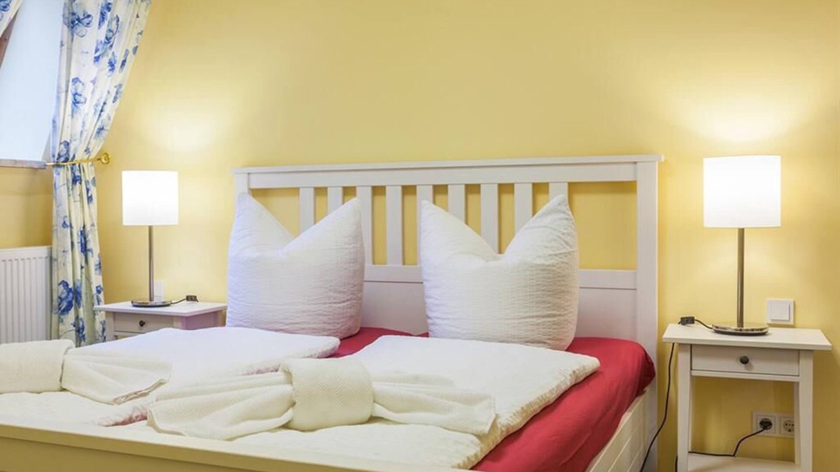 Colditz Apartment | Apartment-Ensuite with Shower-Schloss Nossen
