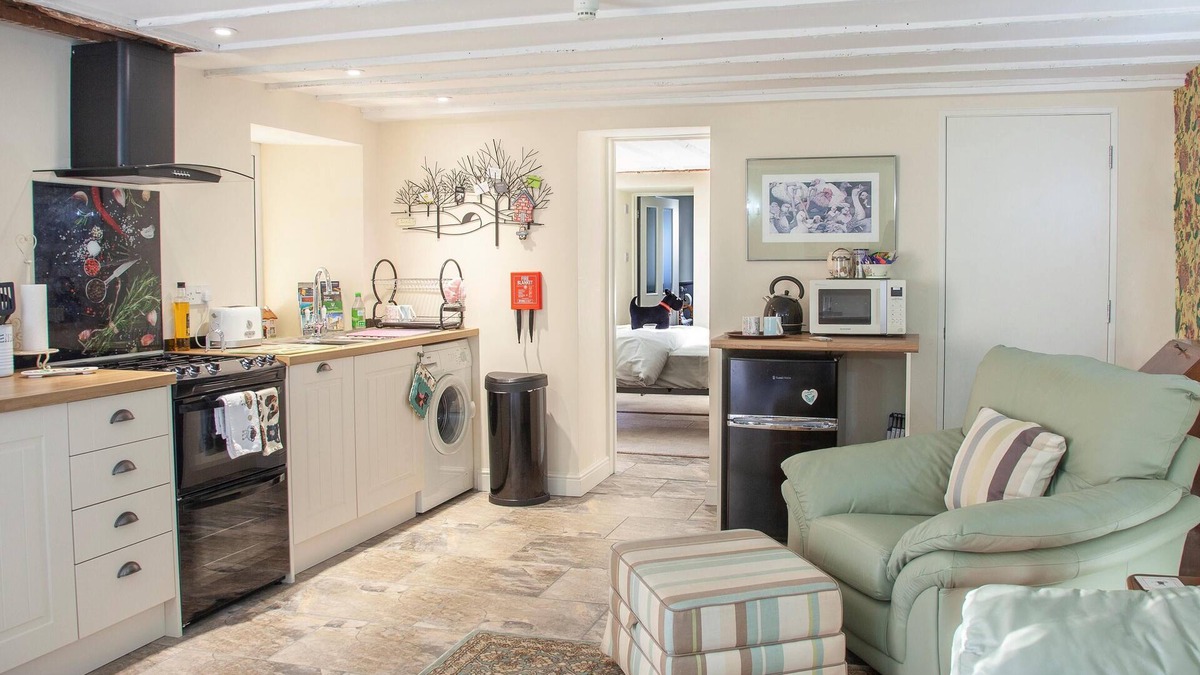 Torquay City Centre Apartment | Apartment-Ensuite with Shower-Terrace-Garden Apartment