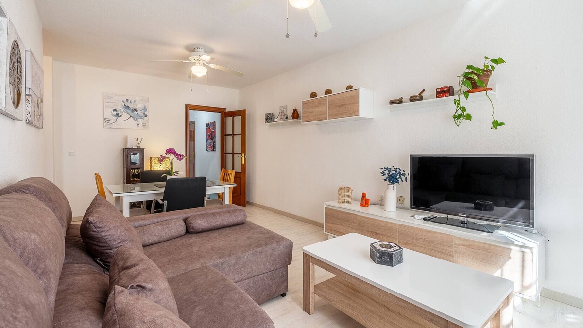 Churriana de la Vega Apartment | Apartment 'Apartamento Centrico En Churriana' with Wi-Fi and Air Conditioning