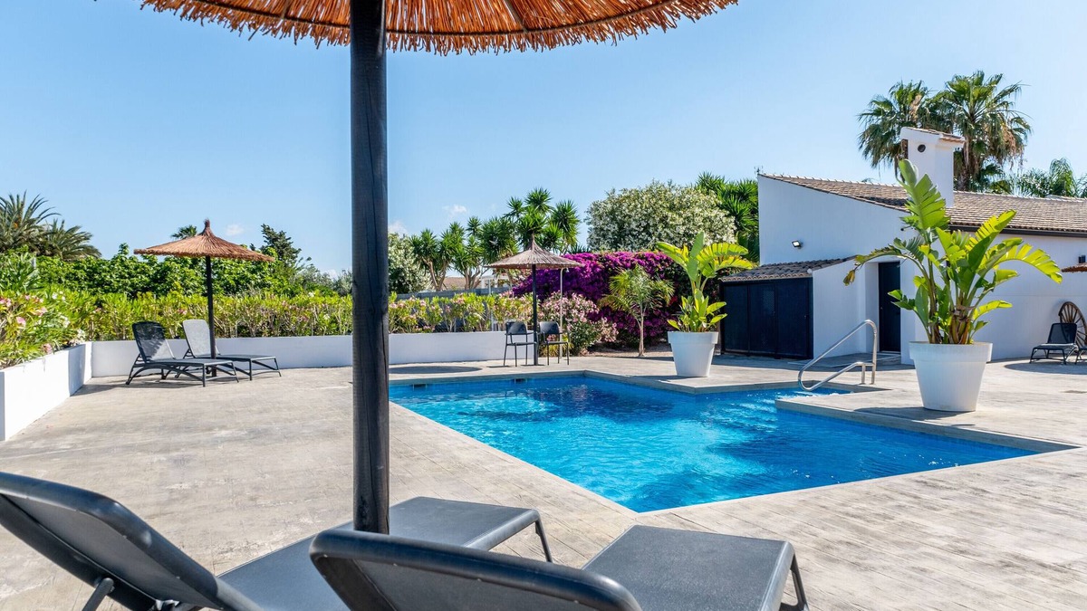 Formentera de Segura Apartment | Apartment 'La Vuelta 5' with Mountain View, Wi-Fi and Air Conditioning