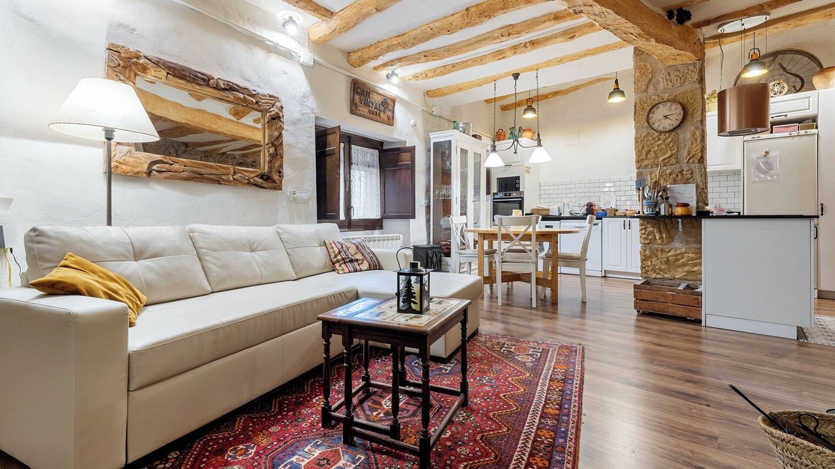 La Pobla de Cervoles Apartment | Apartment 'Can Vinyals 1979' with Balcony and Wi-Fi