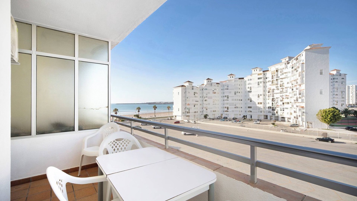 Valdelagrana Apartment | Apartment '1a Linea Valdelagrana' with Sea View, Shared Pool and Wi-Fi