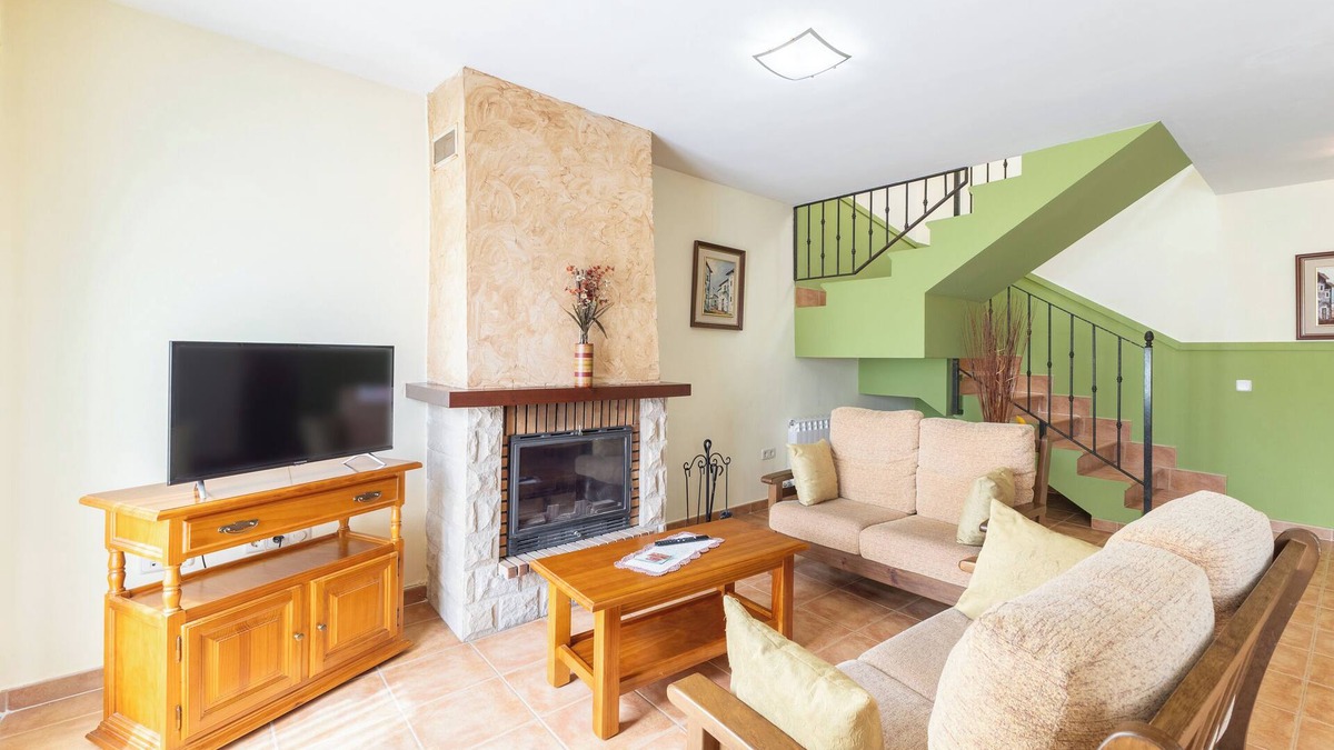 Santo Tome del Puerto Apartment | Apartment 'La Casa De Dafne Almendro' with Mountain View, Shared Terrace and Shared Garden