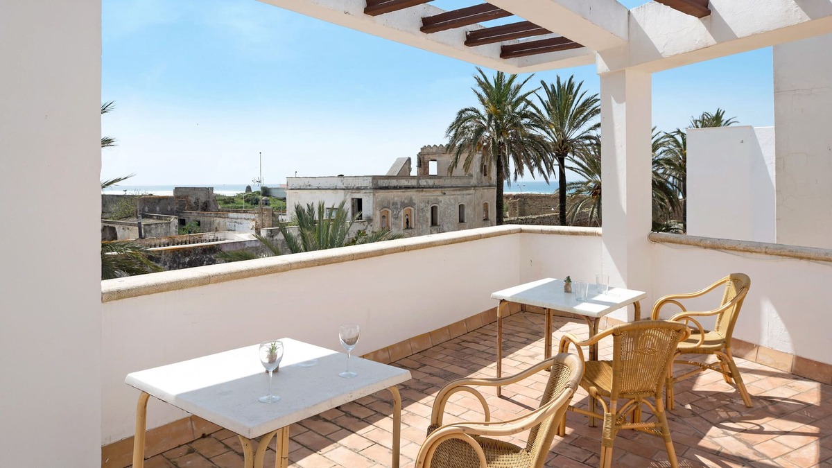 Zahara de los Atunes Apartment | Apartment 'Estudio La Atarraya 1' with Shared Terrace, Wi-Fi and Air Conditioning