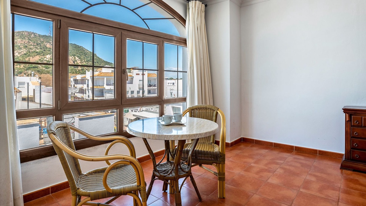 Zahara de los Atunes Apartment | Apartment 'Estudio La Atarraya 6' with Shared Terrace, Wi-Fi and Air Conditioning