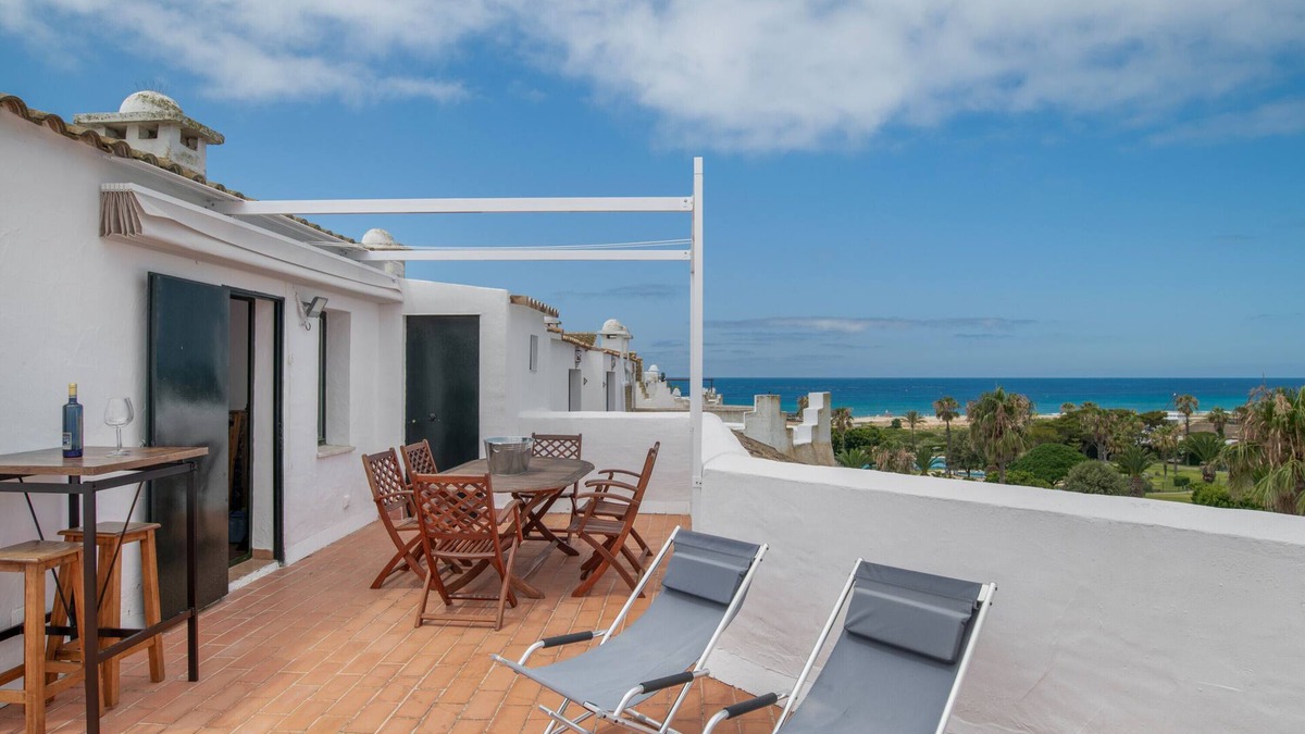 Atlanterra Apartment | Apartment 'Bella Vistas' with Shared Pool, Wi-Fi and Air Conditioning