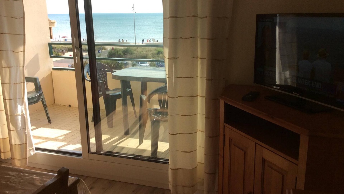 Notre-Dame-de-Monts Apartment | Apartment facing sea and beach