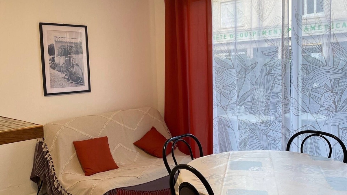 Bedarieux (ornac) Apartment | Apartment F2 with small garden on first floor, quiet, 200 m cure
