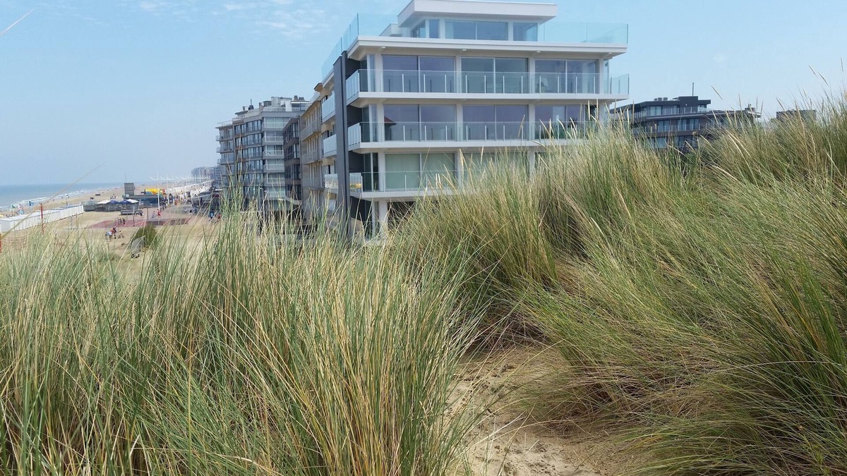 Sint-Idesbald Apartment | Apartment facing the sea with balcony, very bright with garage