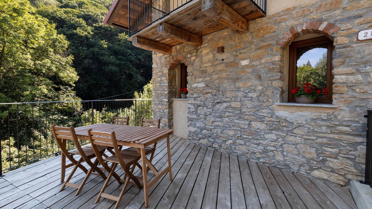 Bernezzo Apartment | Apartment 'Faunet' with Mountain View, Wi-Fi and Air Conditioning