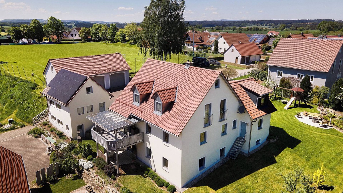 Ploessberg Apartment | Apartment 'Ferienwohnung Walter' with Private Terrace, Shared Garden and Wi-Fi