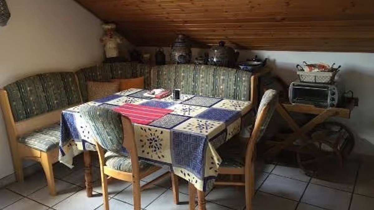 Hoehr-Grenzhausen Apartment | Apartment 'Ferienwohnung Meuer' with Balcony and Wi-Fi