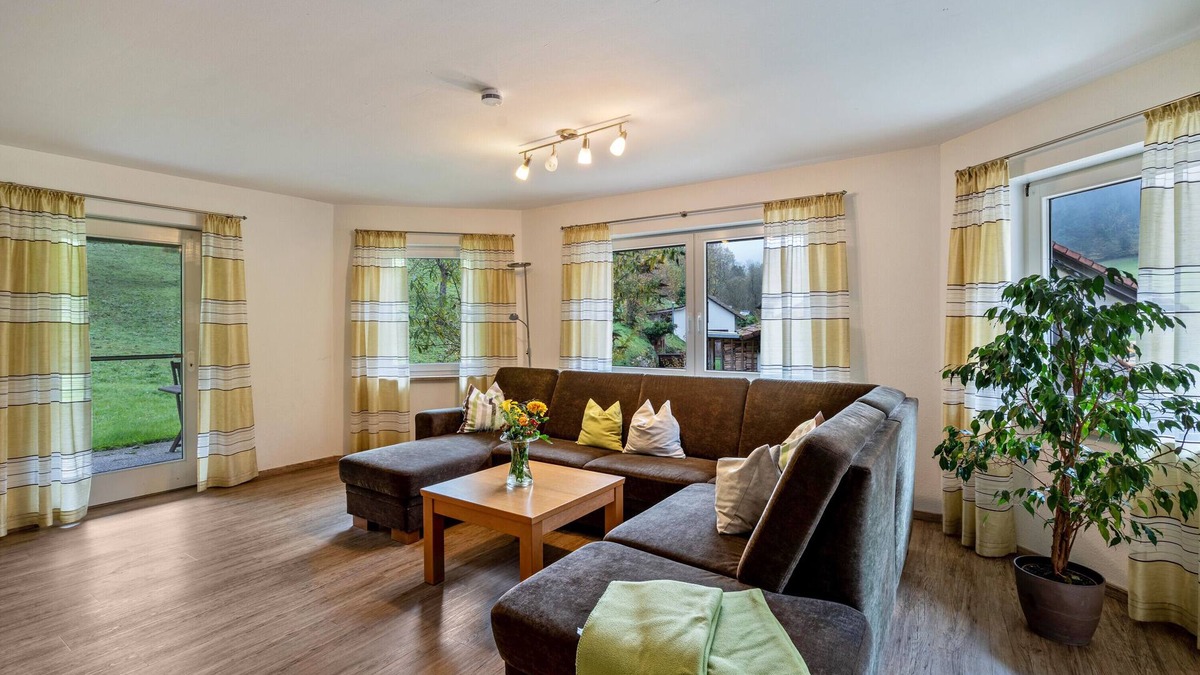 Winden im Elztal Apartment | Apartment 'Ferienwohnung Frühlingsduft' with Private Terrace, Shared Garden and Wi-Fi
