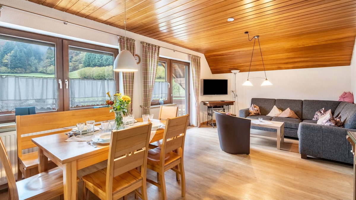 Winden im Elztal Apartment | Apartment 'Ferienwohnung Tannengrün' with Shared Terrace, Shared Garden and Wi-Fi