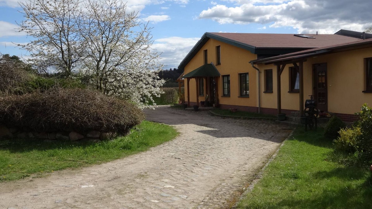 Grunow Apartment | Apartment 'Ferienbauernhof - Ferienwohnung 6' with Private Terrace, Private Garden and Wi-Fi