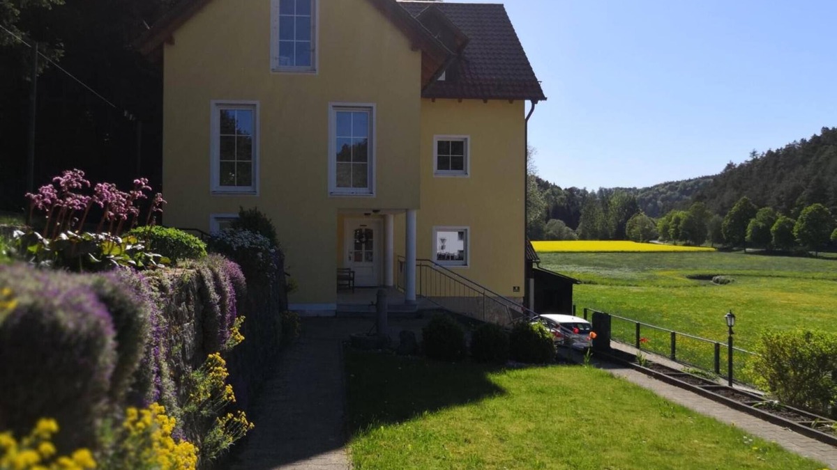 Deuerling Apartment | Apartment 'Ferienhaus Am Bach' with Private Terrace and Wi-Fi