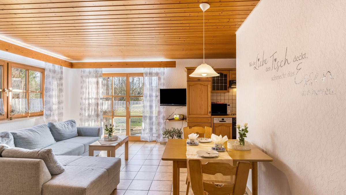 Hohenstein Apartment | Apartment 'Ferienhaus Toni Wiesenstube' with Private Terrace, Shared Garden and Wi-Fi