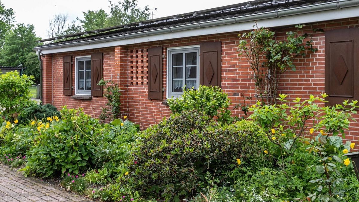 Langenhorn Apartment | Apartment 'Ferienhaus Nicolaisen' with Private Terrace, Shared Garden and Wi-Fi
