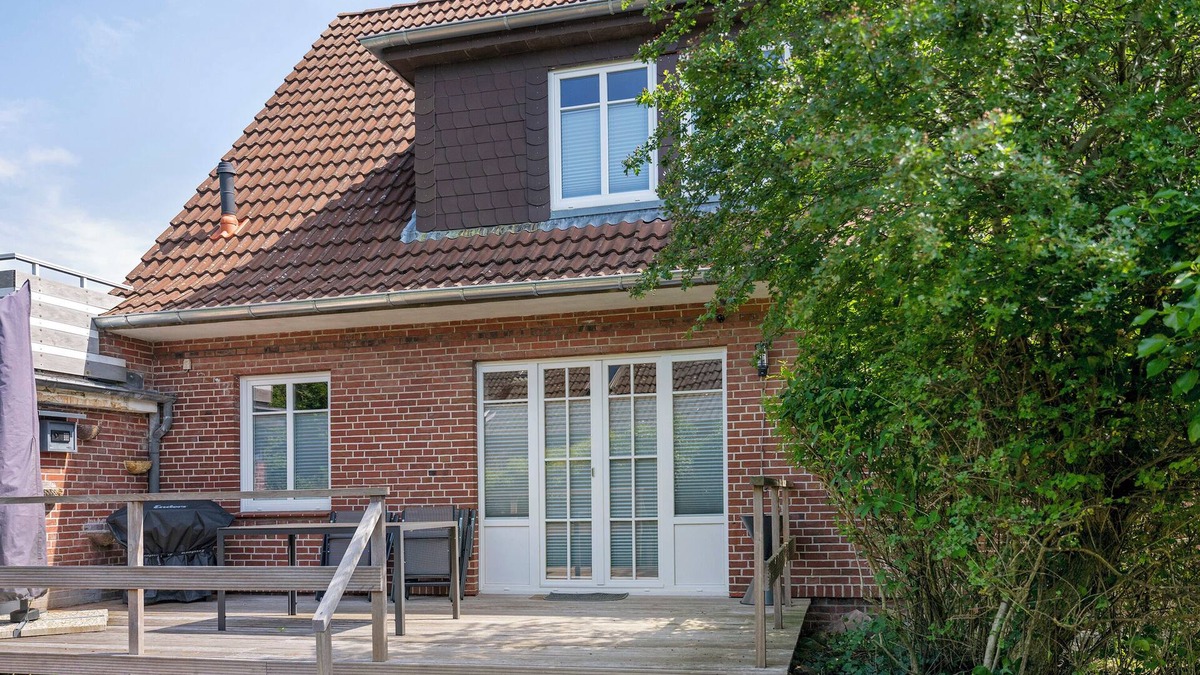 Heide Apartment | Apartment 'Ferienhaus Neumann' with Private Terrace, Private Garden and Wi-Fi