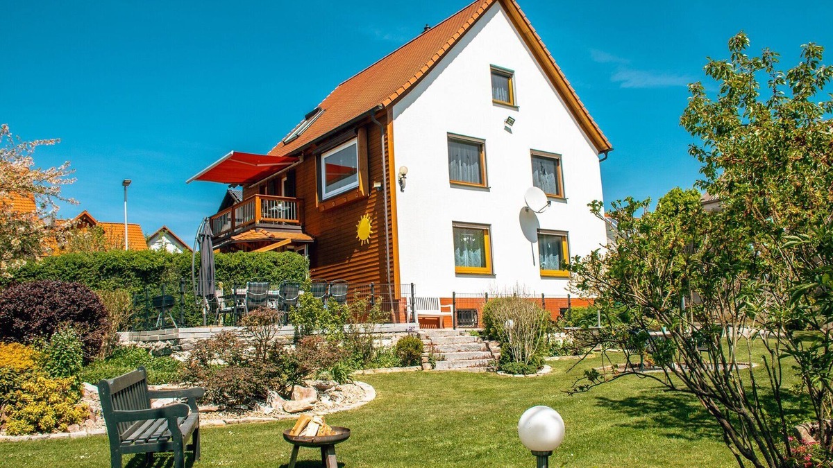 Kirchahorn House | Apartment 'Ferienlandhaus Ahorntal' with Mountain View, Private Terrace and Wi-Fi