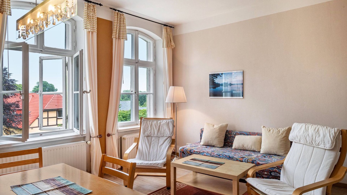 Krakow am See Apartment | Apartment 'Ferienwohnung 7' with Shared Terrace and Shared Garden