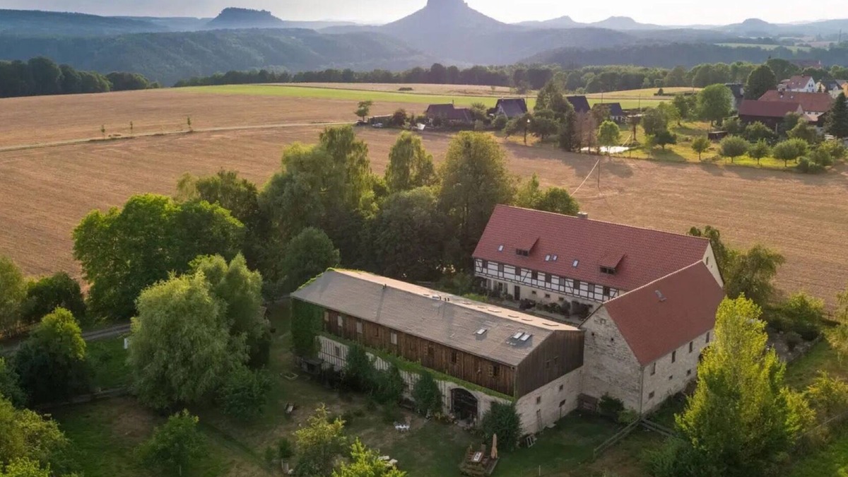 Rathmannsdorf Apartment | Apartment 'Ferienwohnung Galerie' with Mountain View and Private Garden