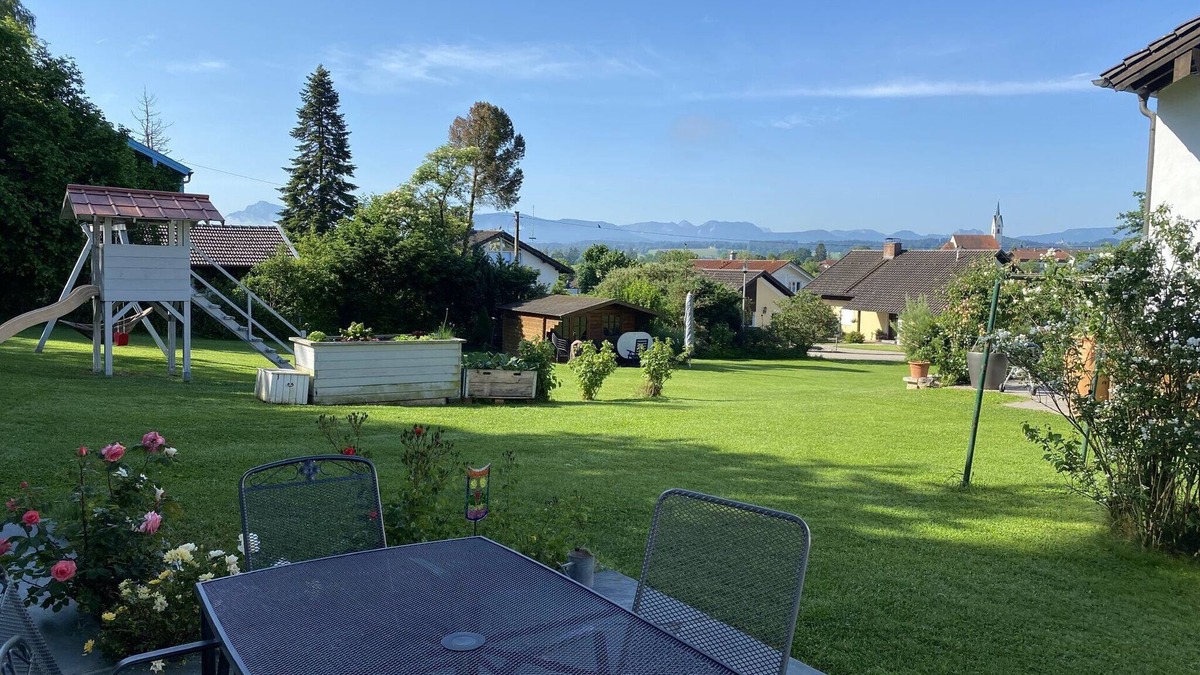 Waging am See Apartment | Apartment 'Ferienwohnung Haus Bauer' with Mountain View, Private Terrace and Wi-Fi