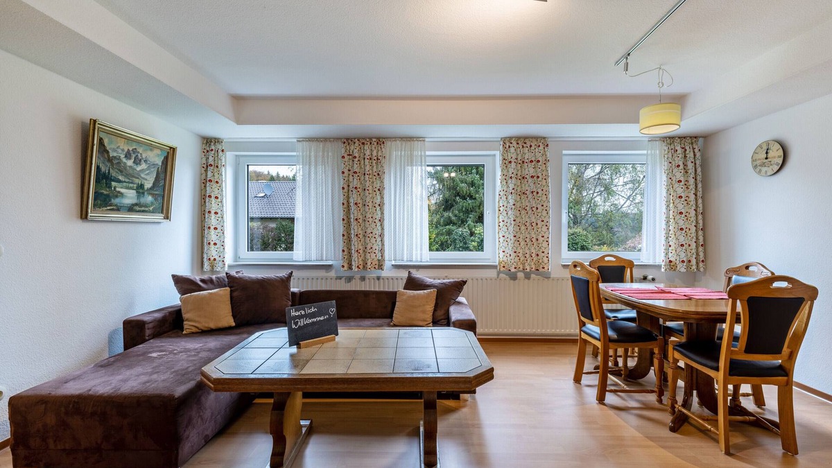 Bronnen Apartment | Apartment 'Ferienwohnung Dachs' with Private Terrace, Shared Garden, dogfriendly and Wi-Fi