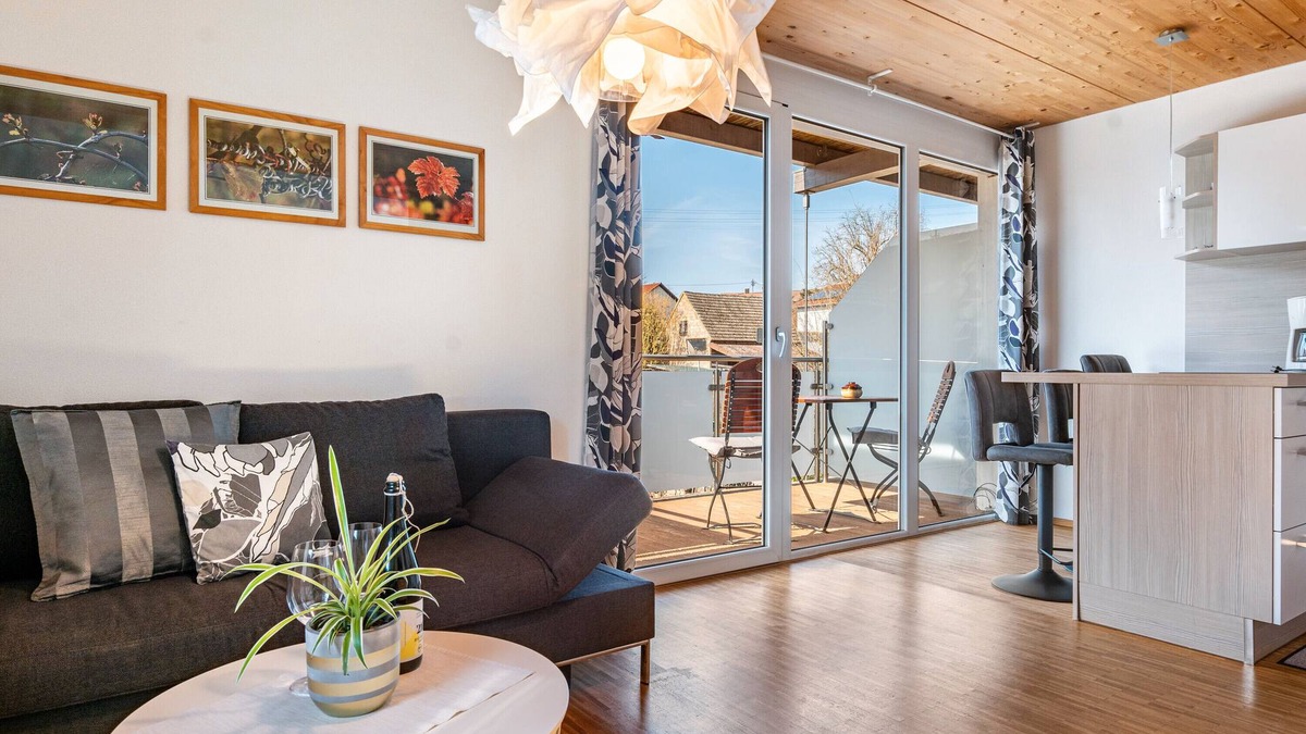 Neipperg Apartment | Apartment 'Ferienwohnung Lemberger' with Balcony and Wi-Fi
